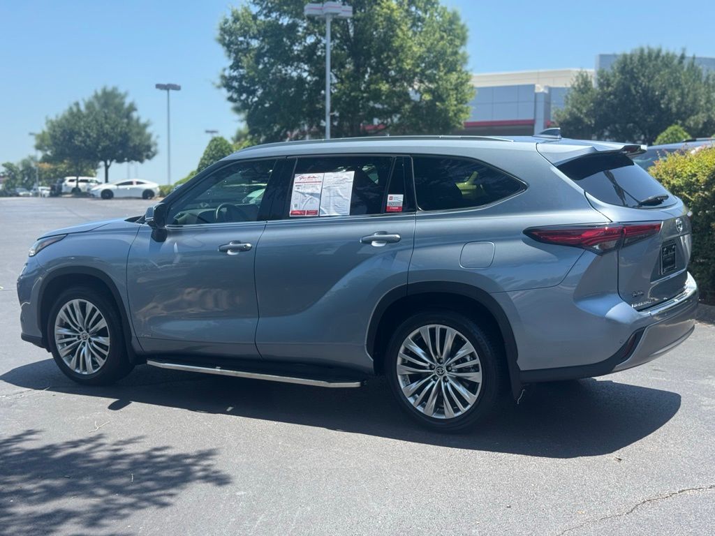 2023 Toyota Highlander Hybrid Platinum photo 5