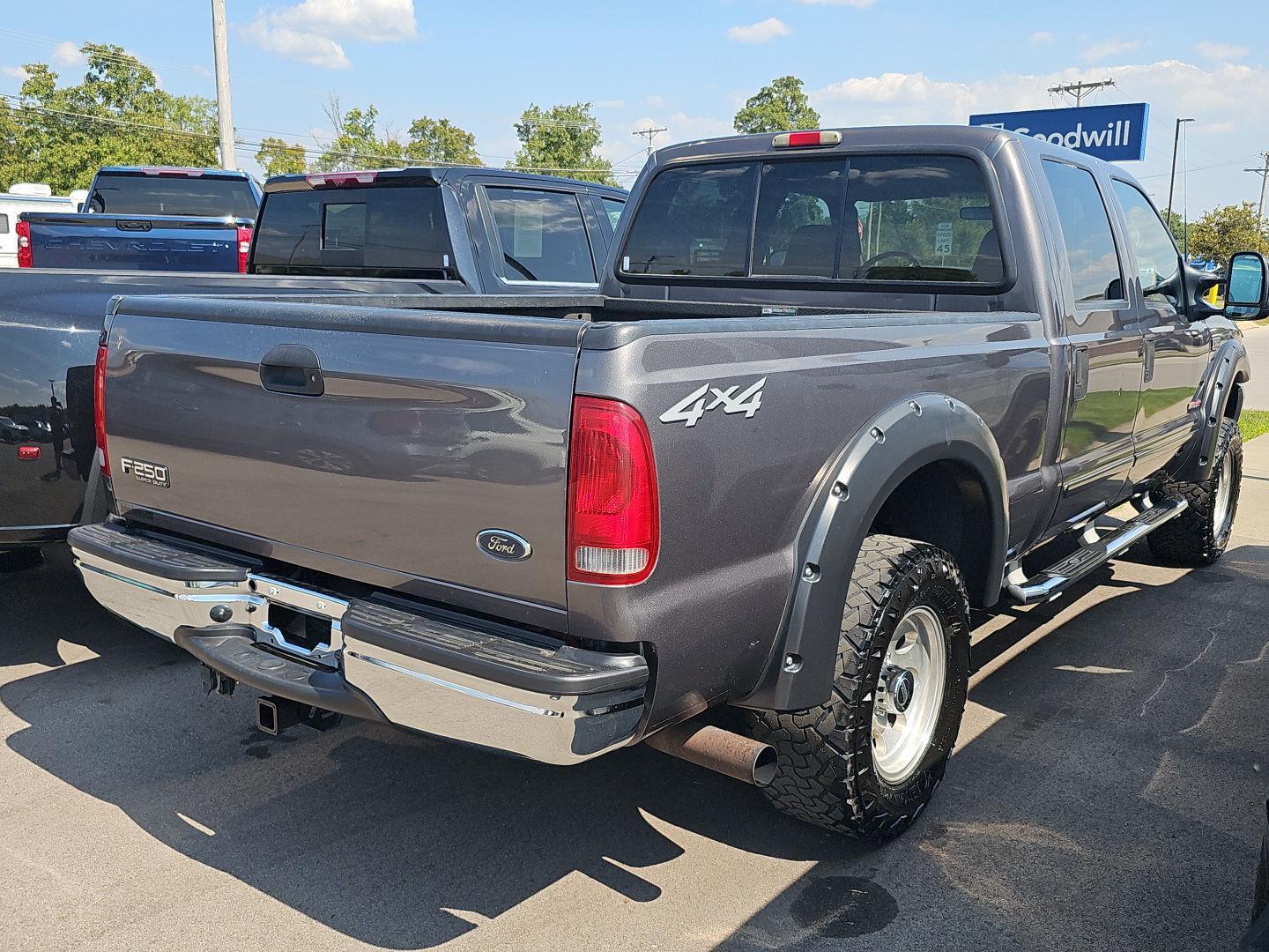 2003 Ford F-250 XLT photo 3
