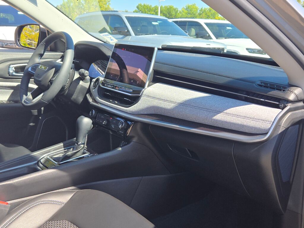 2022 Jeep Compass Latitude photo 4