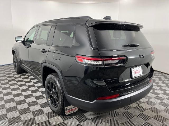 2025 Jeep Grand Cherokee Altitude photo 3