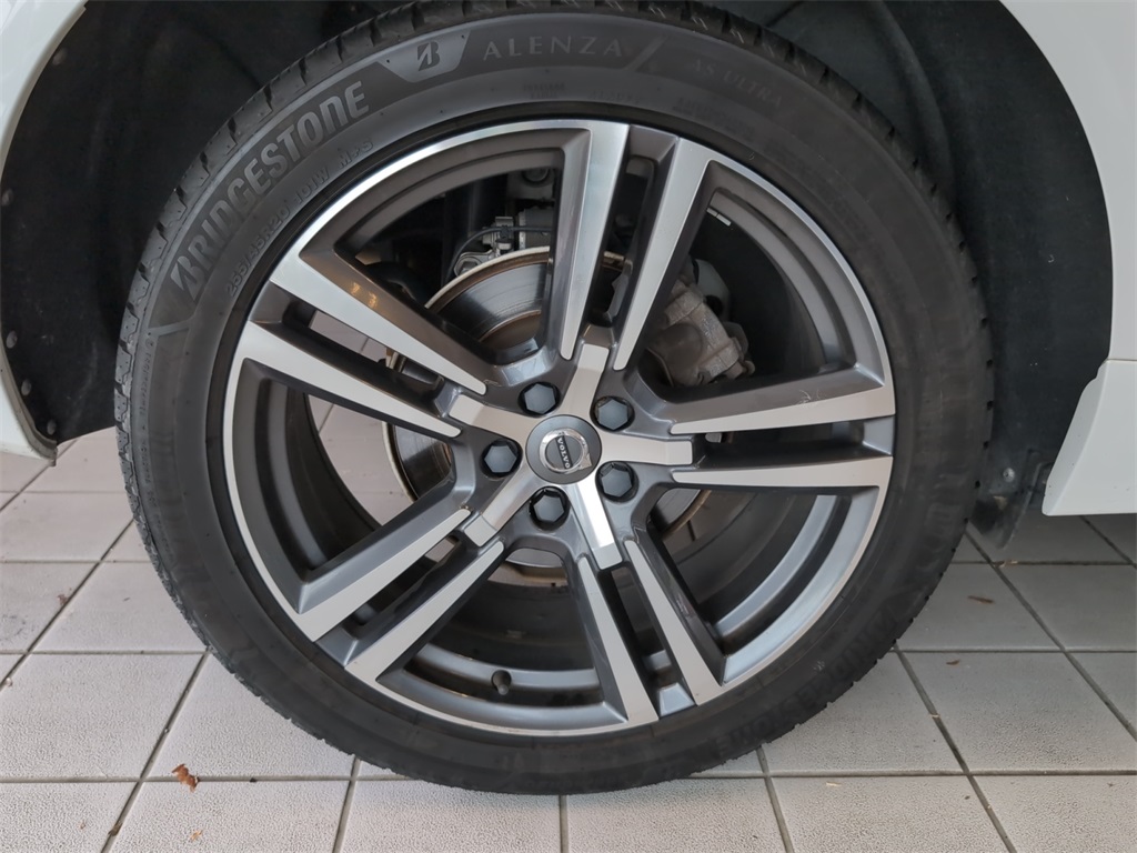2018 Volvo XC60 T5 Momentum photo 16