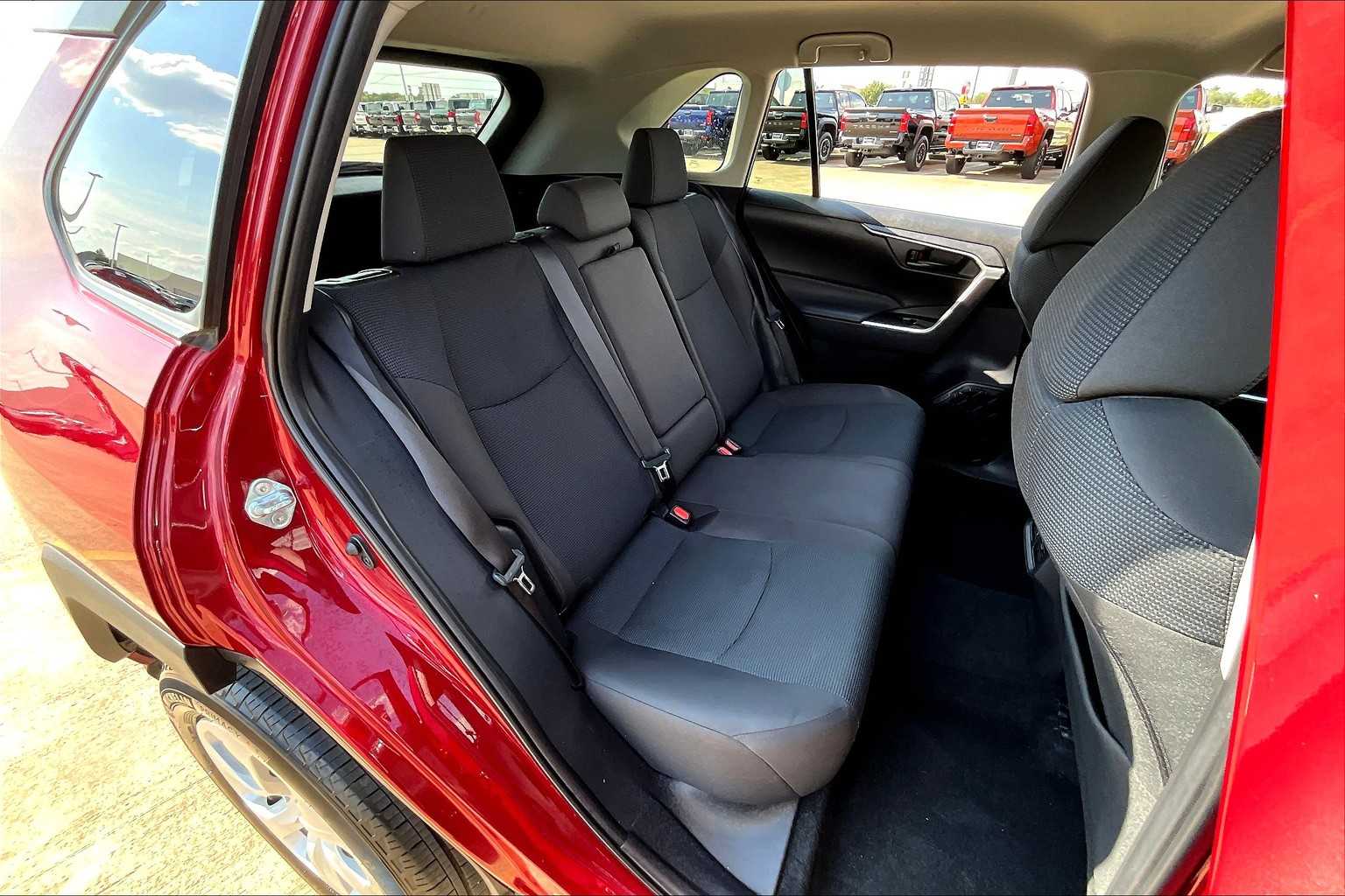 2024 Toyota RAV4 LE photo 18