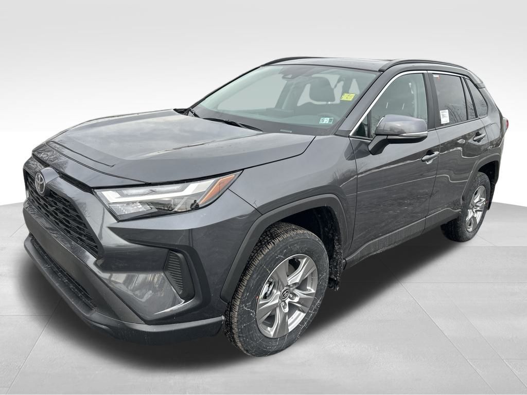 2025 Toyota RAV4 XLE's photo