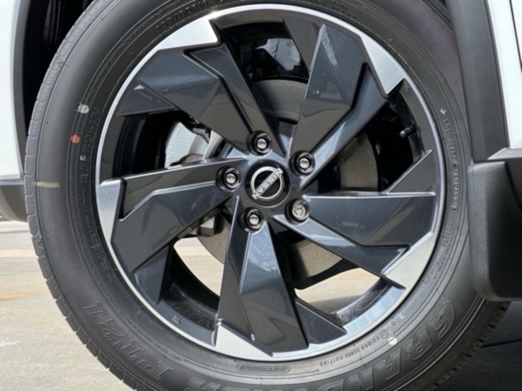 2026 Nissan Rogue SV photo 8