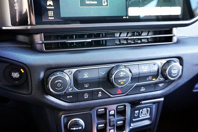 New 2026 Bright White Clear-Coat Exterior Paint Jeep Sport image 32