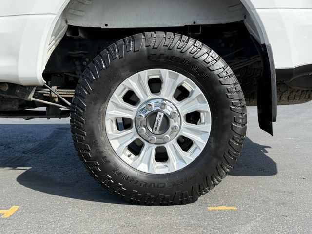 2021 Ford F-350 XLT photo 12