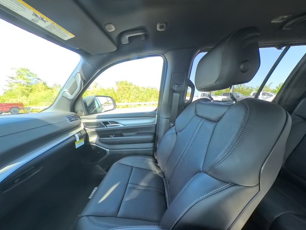 2025 Jeep Wagoneer Series III photo 22