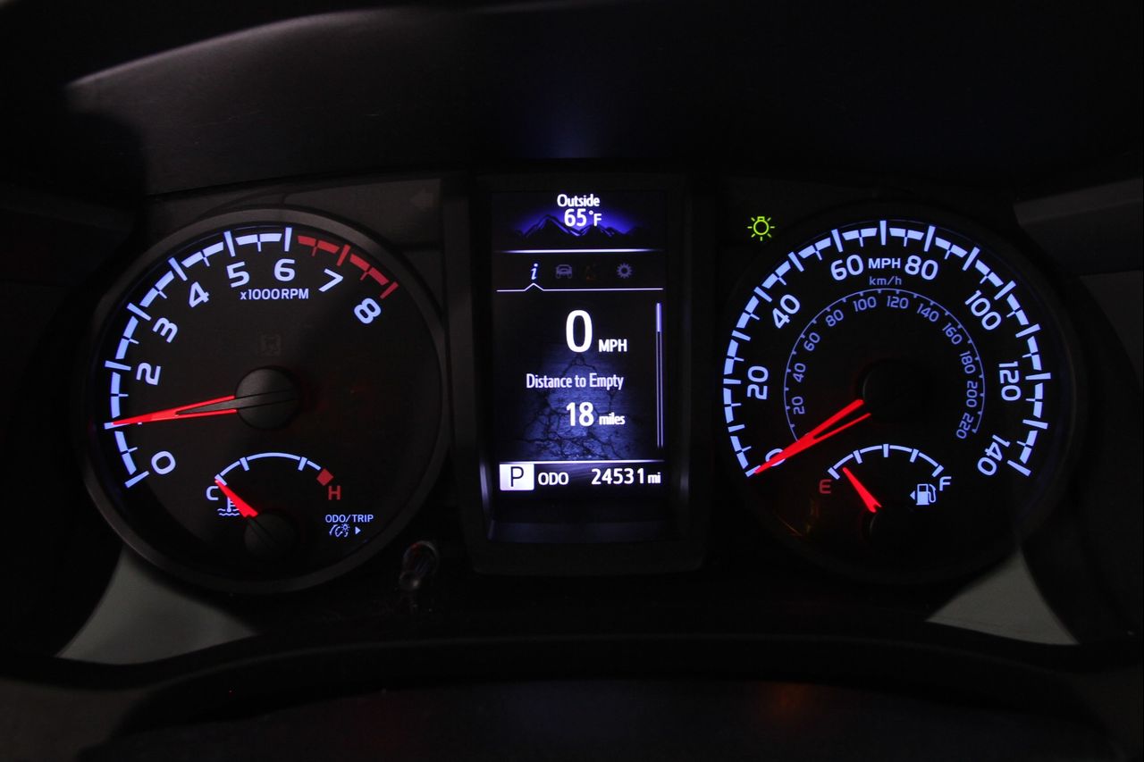 2022 Toyota Tacoma SR V6 photo 8