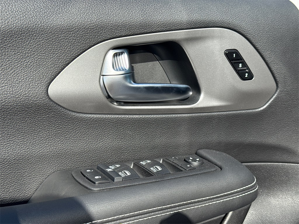 2025 Chrysler Pacifica photo 25