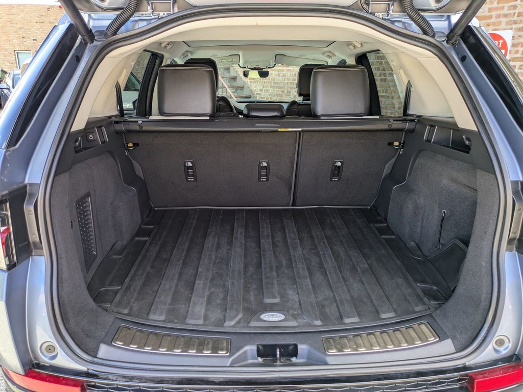 2023 Land Rover Discovery Sport SE R-Dynamic photo 23