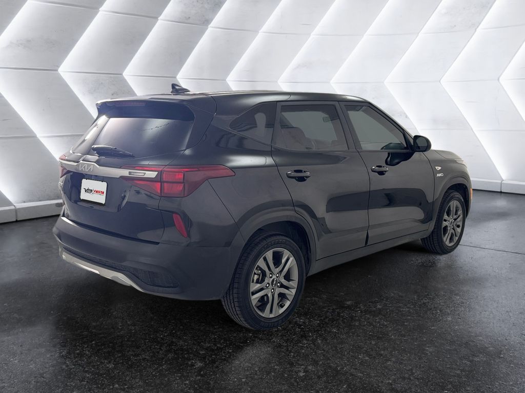 2022 Kia Seltos LX photo 2