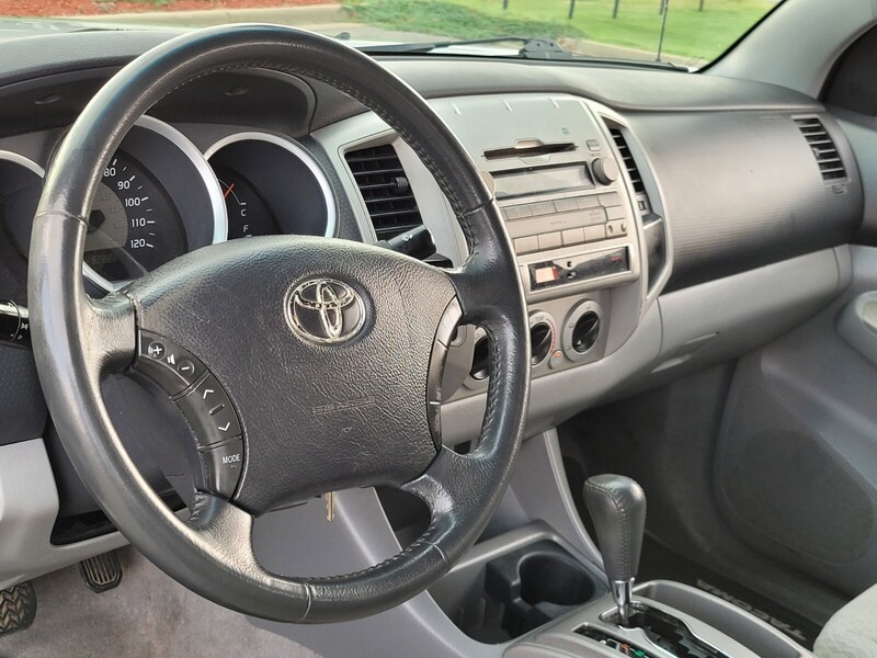 2011 Toyota Tacoma Double Cab V6 PreRunner photo 9