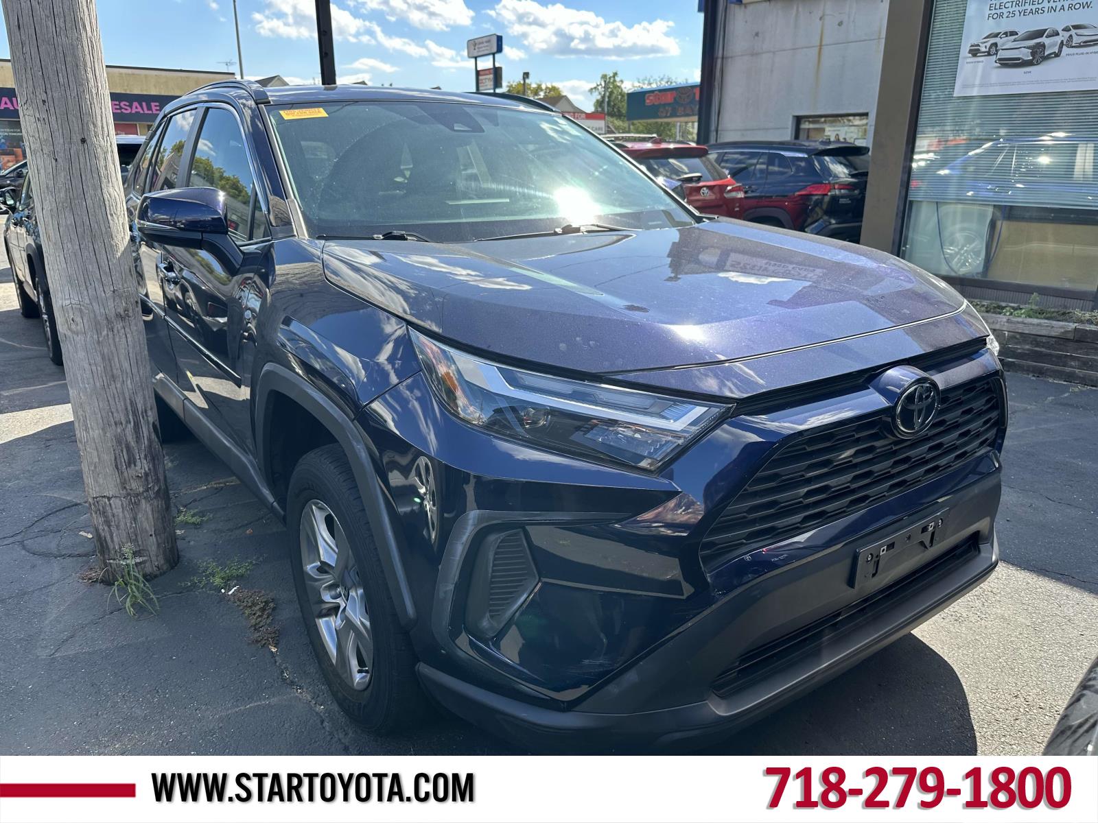 2022 Toyota RAV4 XLE's photo