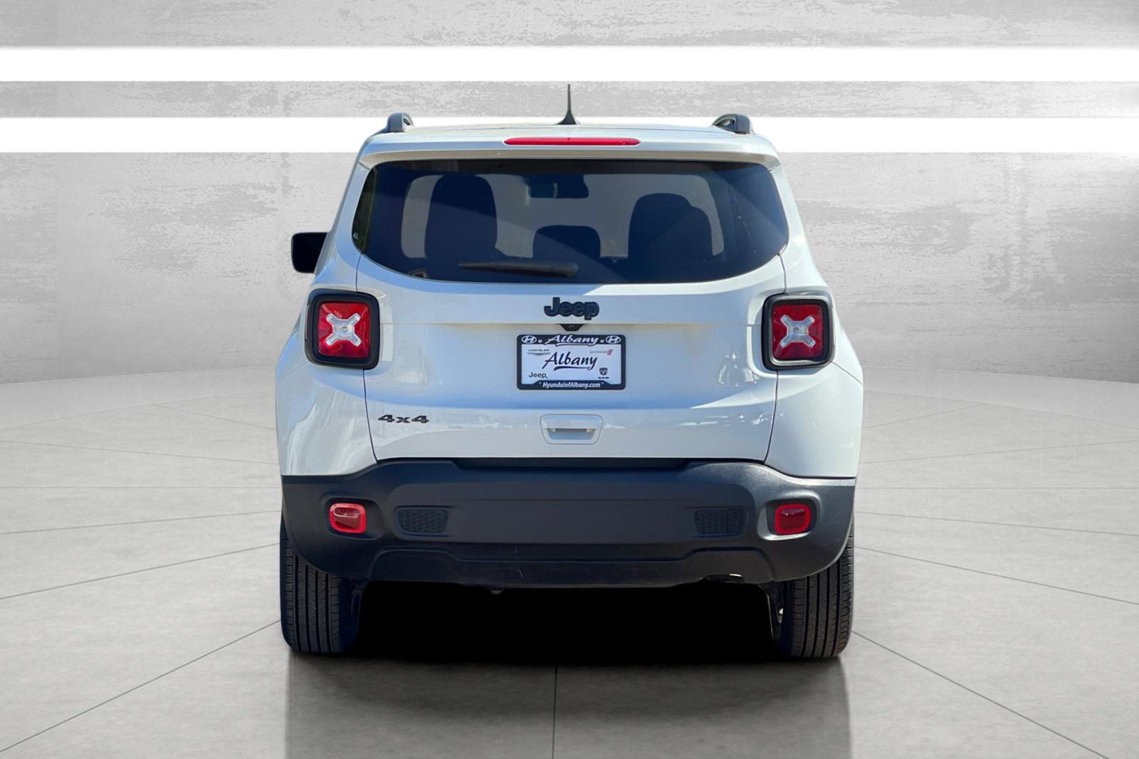 2023 Jeep Renegade Latitude Upland photo 2