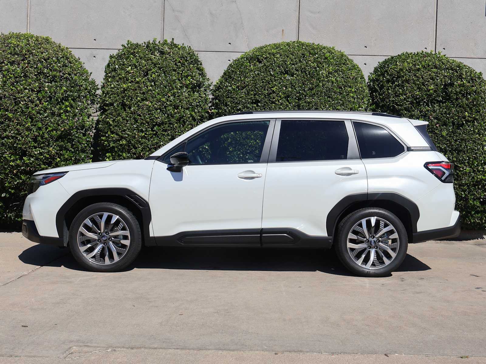 2025 Subaru Forester Touring photo 4