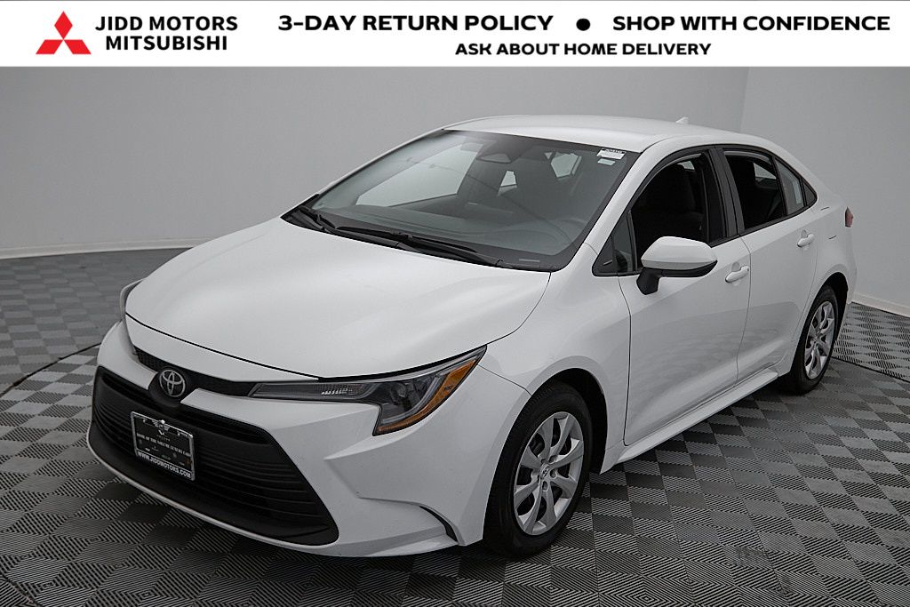 2024 Toyota Corolla LE's photo