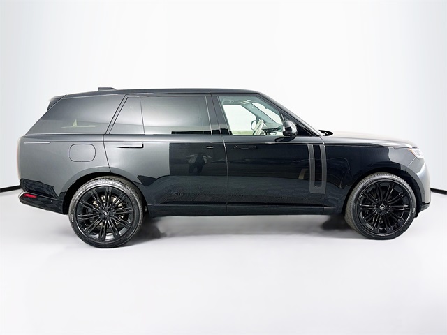 2025 Land Rover Range Rover SE photo 4