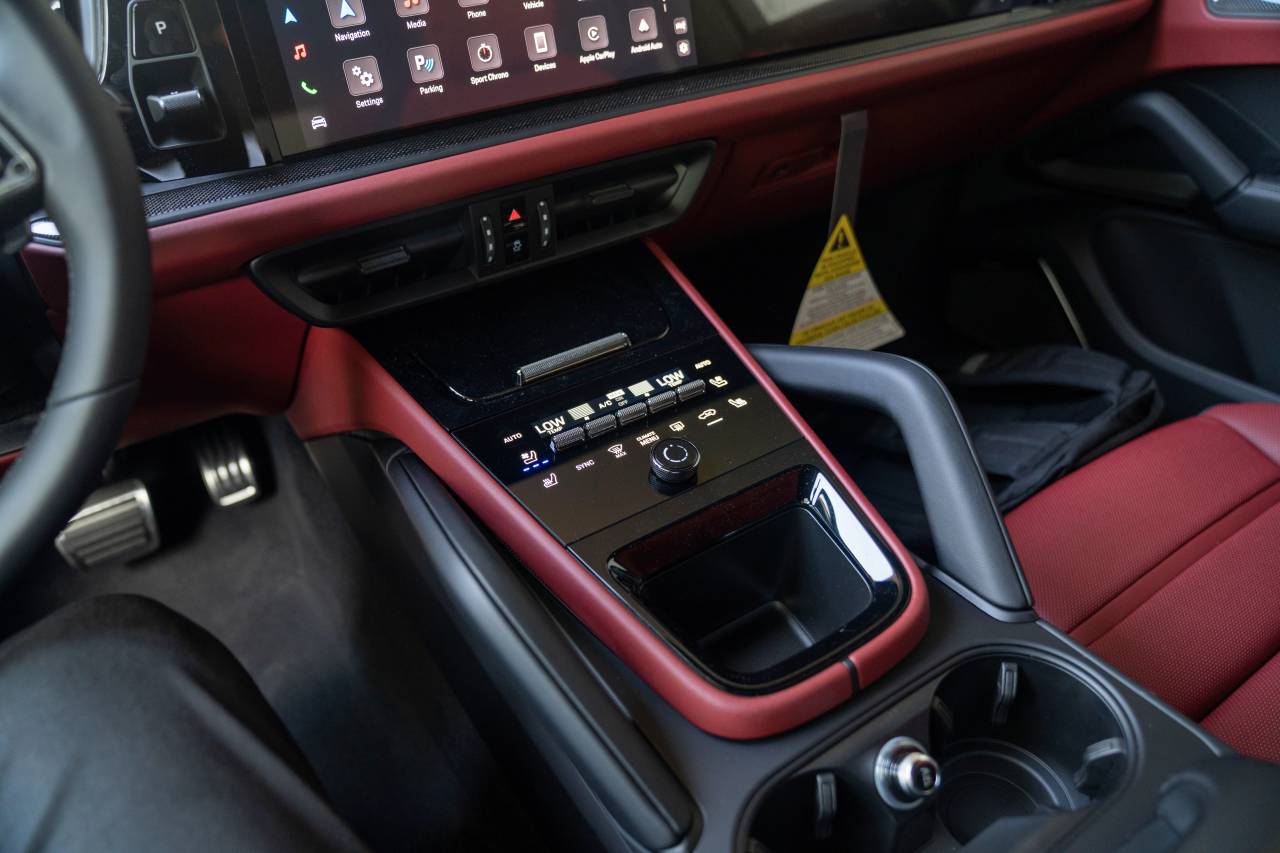 2025 Porsche Cayenne GTS photo 22