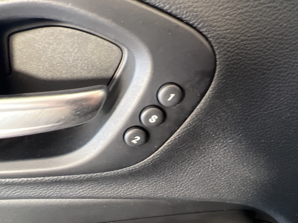 2019 Jeep Cherokee Limited photo 3