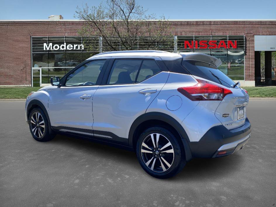 2020 Nissan Kicks SR photo 2