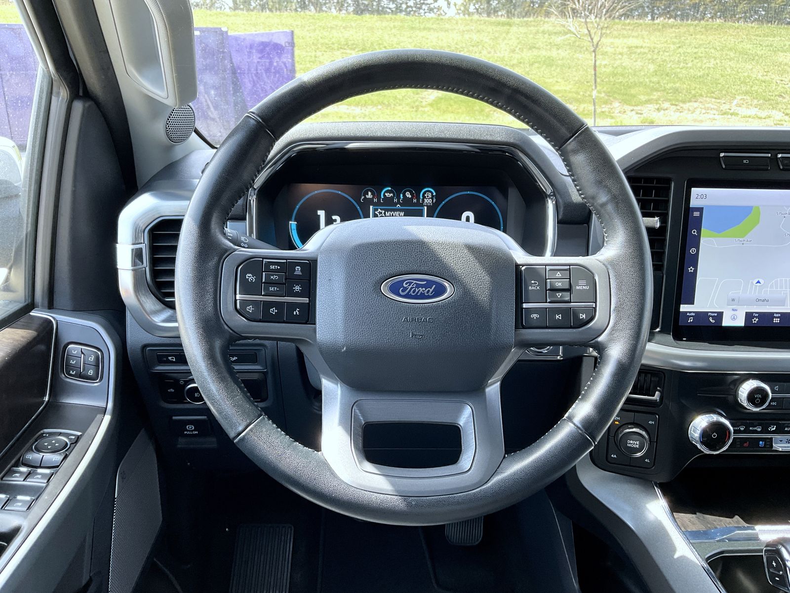 2023 Ford F-150 Lariat photo 11