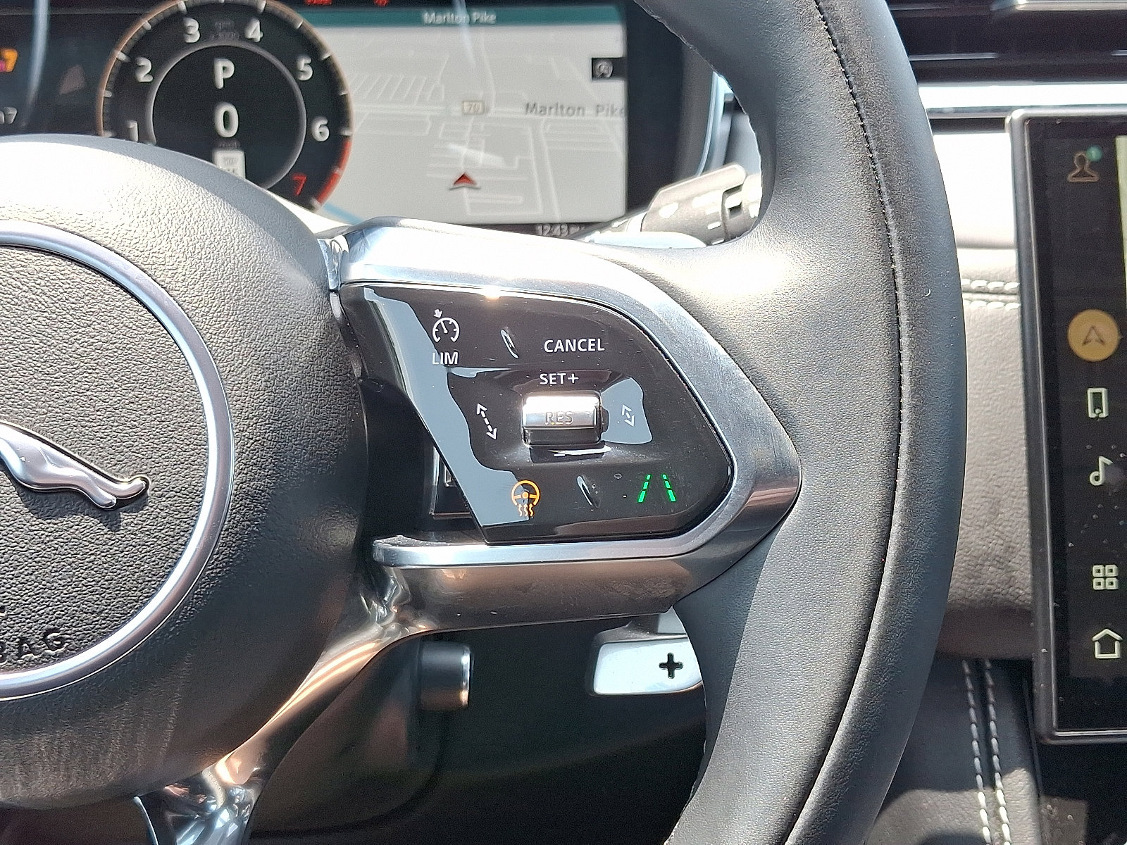 2024 Jaguar F-PACE P250 R-Dynamic S photo 35