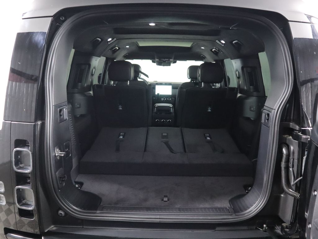 2025 Land Rover Defender 130 V8 photo 26