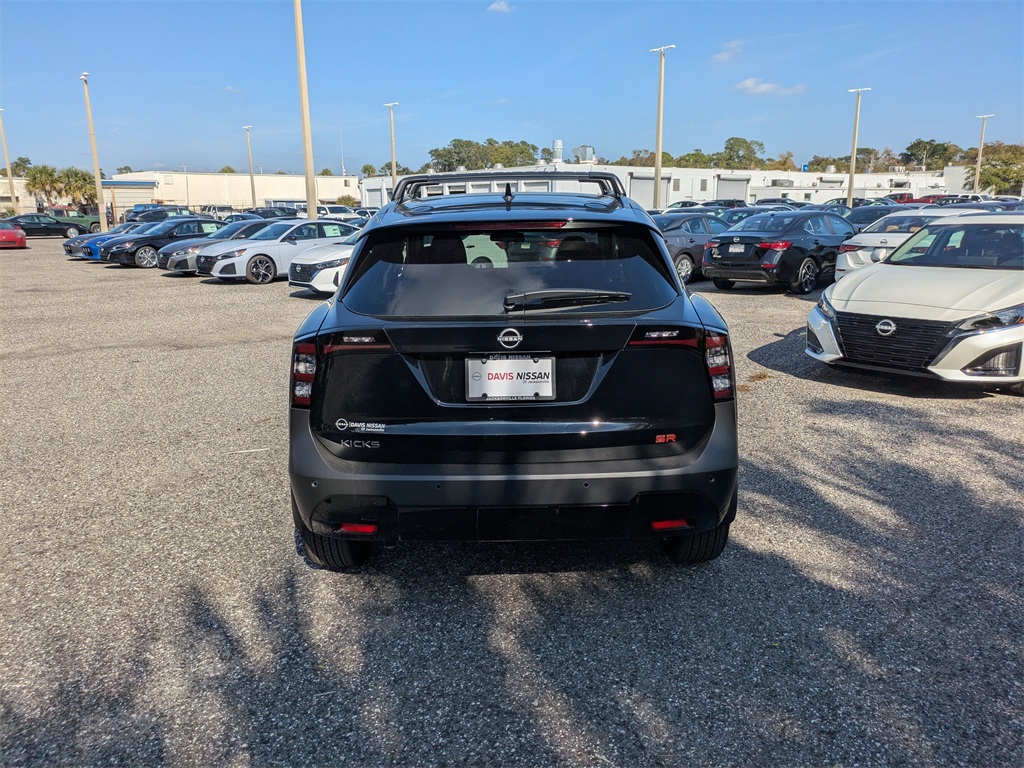 2026 Nissan Kicks SR photo 4