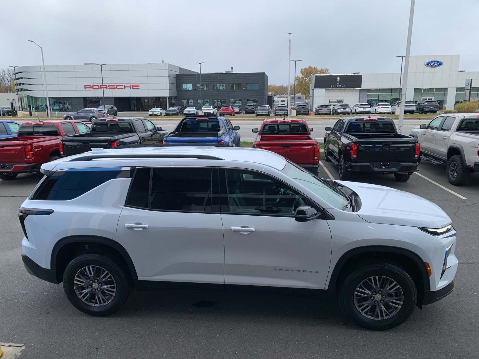 2026 Chevrolet Traverse photo 4