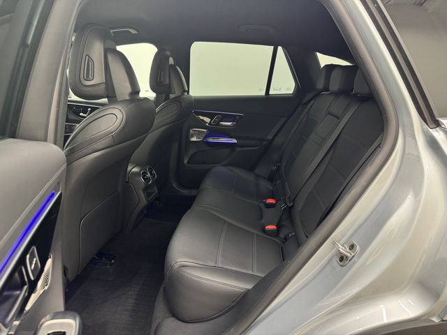 2025 Mercedes Benz GLC 300 photo 16