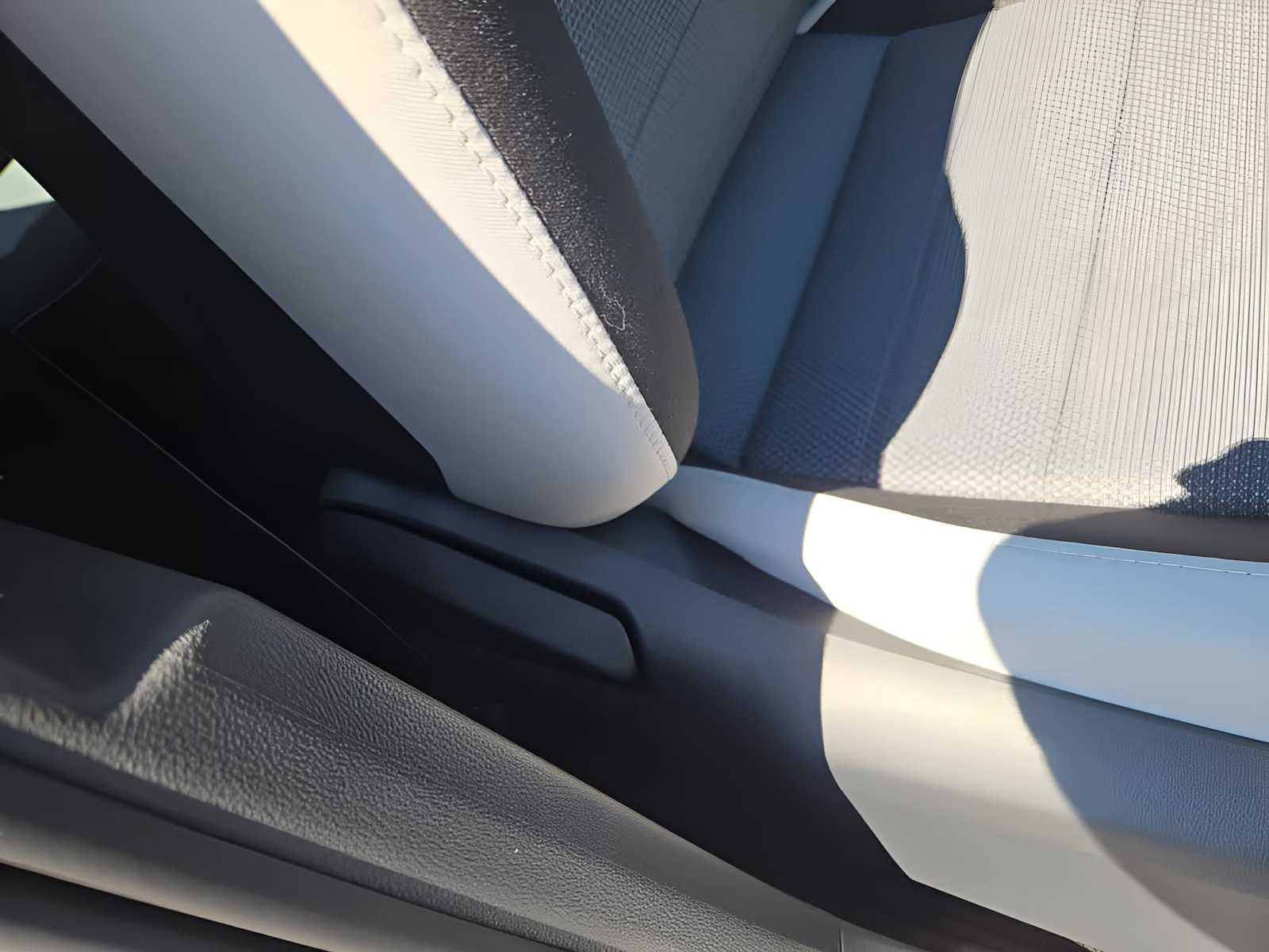 2025 Volkswagen Taos S photo 37