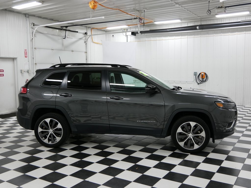Used 2022 Jeep Cherokee Limited with VIN 1C4PJMDX9ND545107 for sale in Rochester, Minnesota