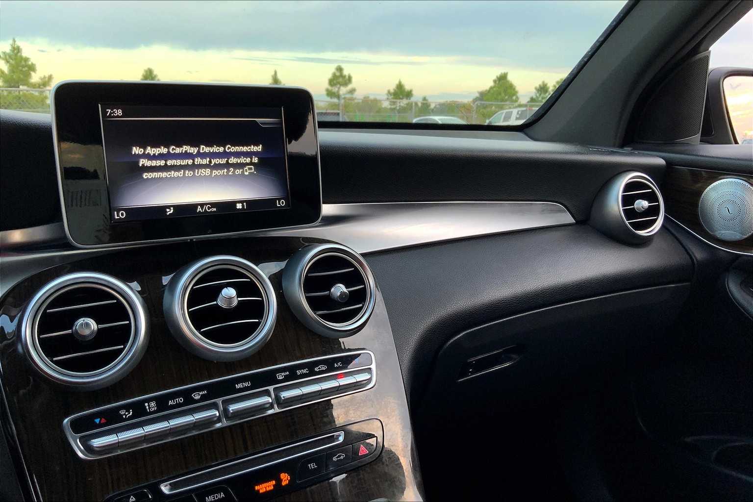 2018 Mercedes Benz GLC 300 photo 28