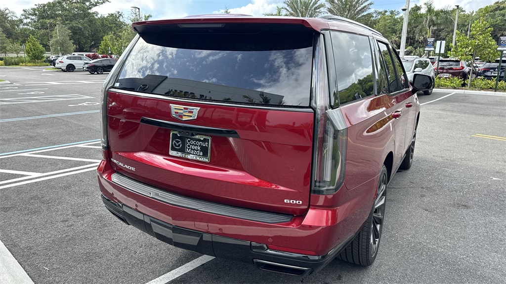 2025 Cadillac Escalade Sport photo 2