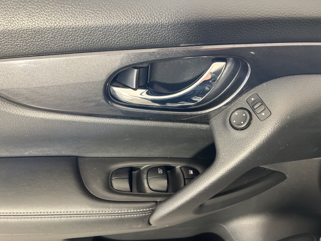 2018 Nissan Rogue S photo 3