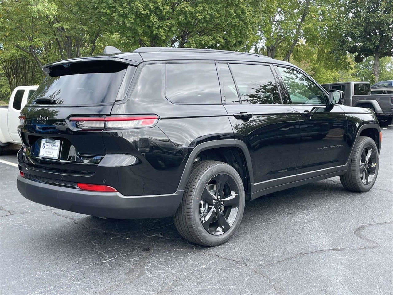 2025 Jeep Grand Cherokee Limited photo 3
