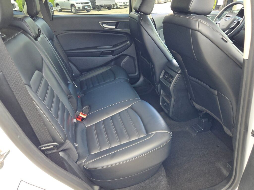 2024 Ford Edge SEL photo 9