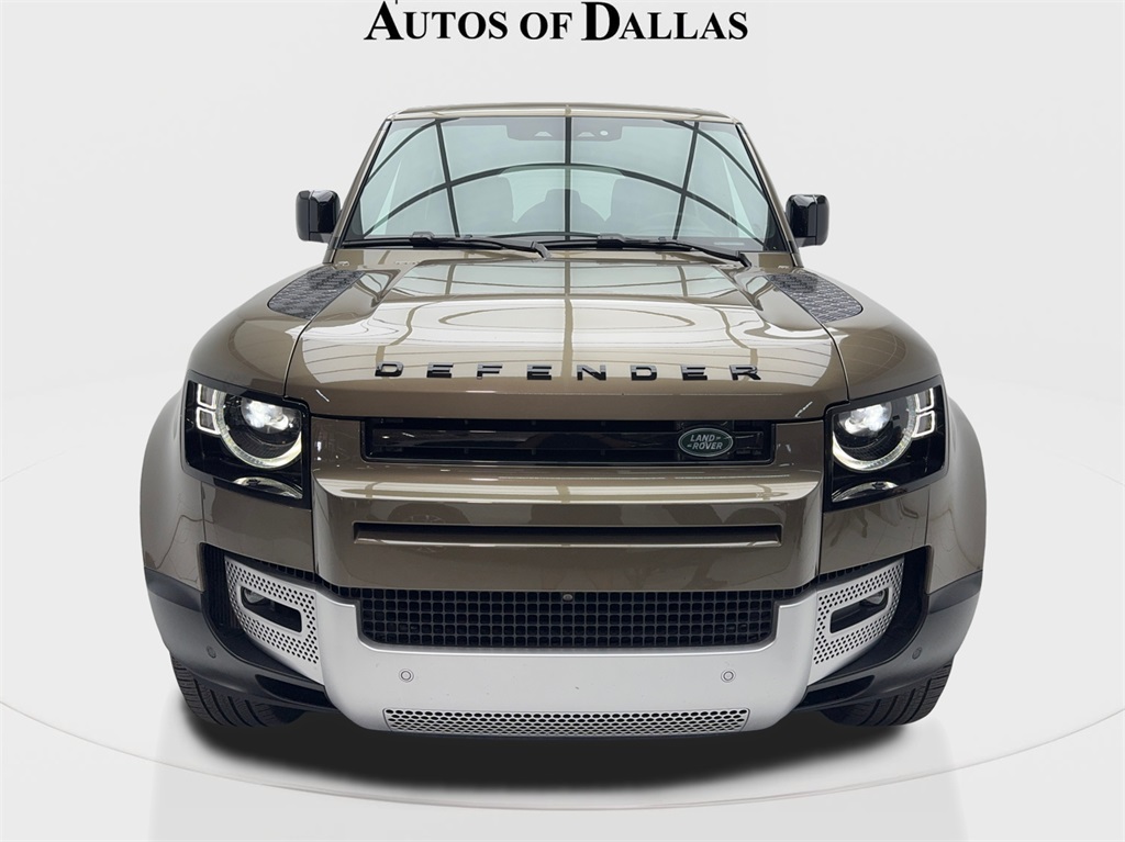 2025 Land Rover Defender 110 S photo 4