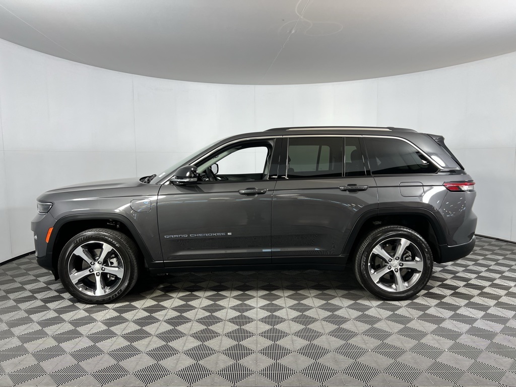 2023 Jeep Cherokee 4xe photo 7