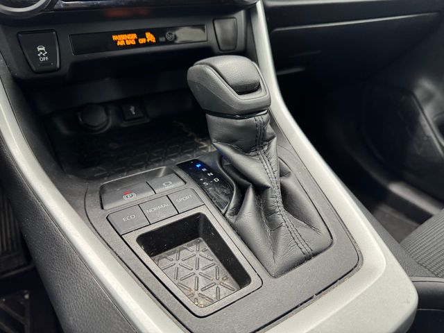 2021 Toyota RAV4 LE photo 26