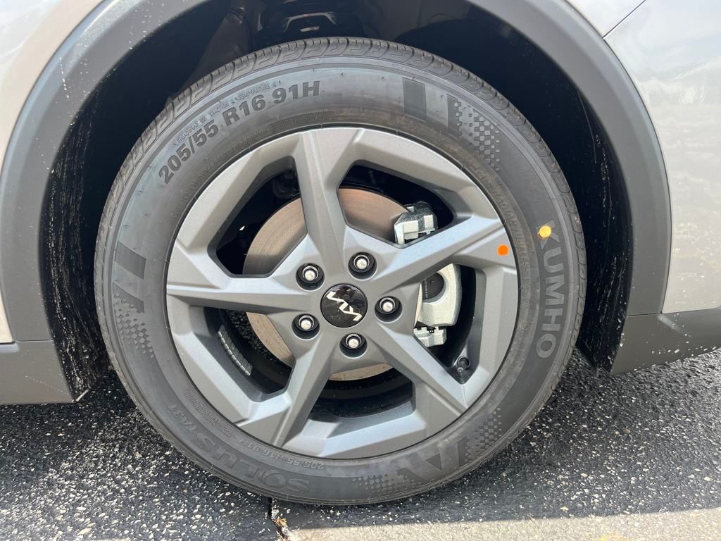 2025 Kia K4 LXS photo 11