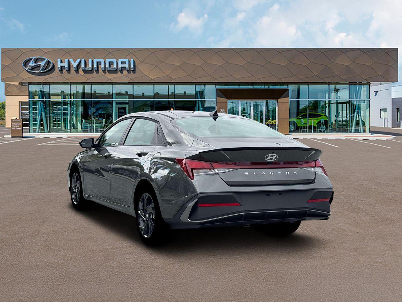 2026 Hyundai Elantra SEL Sport photo 4