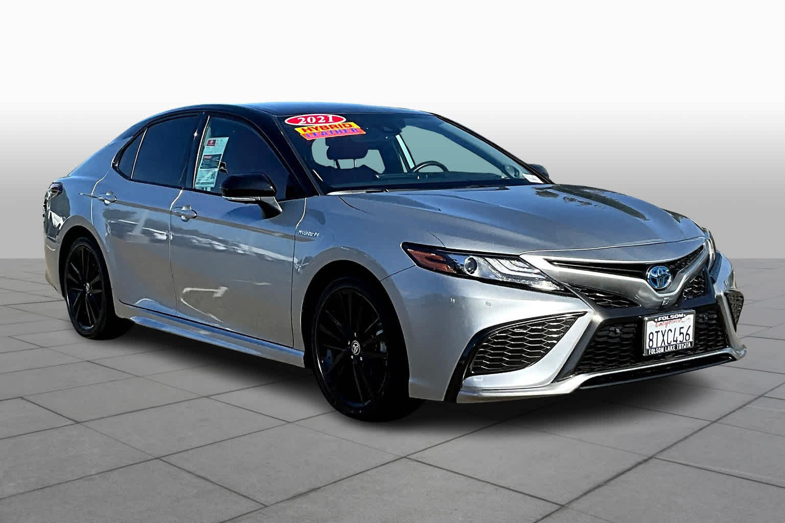 2021 Toyota Camry Hybrid XSE photo 2