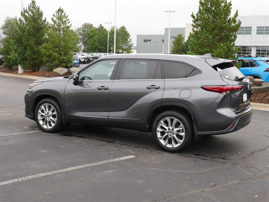 2022 Toyota Highlander Limited photo 2