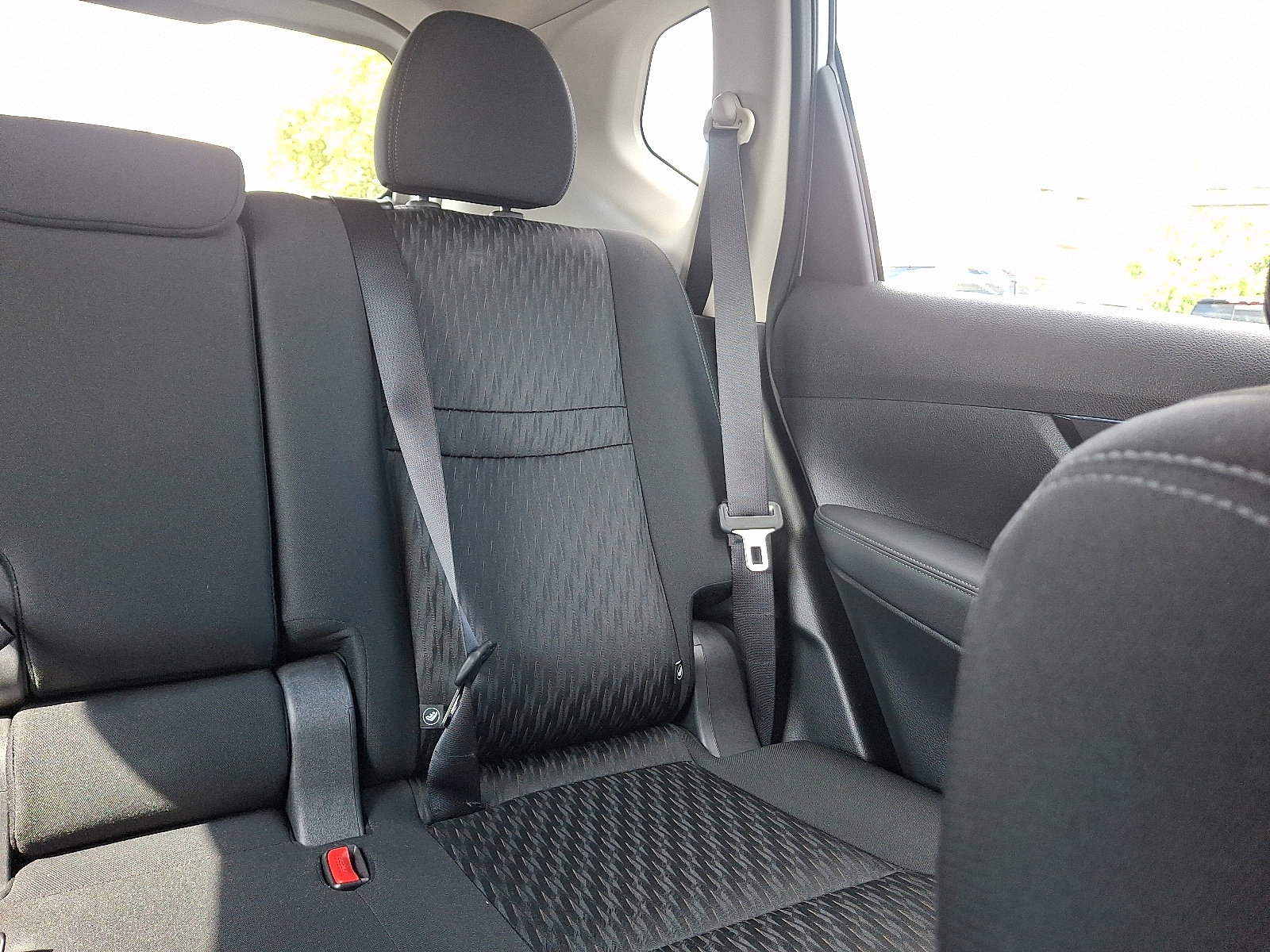 2018 Nissan Rogue S photo 16
