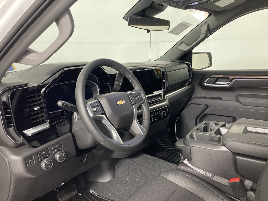 2026 Chevrolet Silverado 1500 LT photo 2