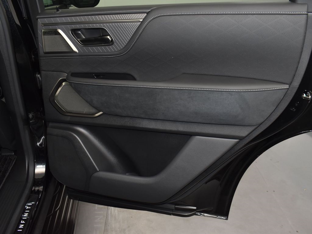 2026 Infiniti QX80 photo 18