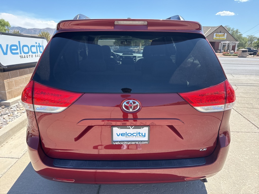 2014 Toyota Sienna LE photo 4