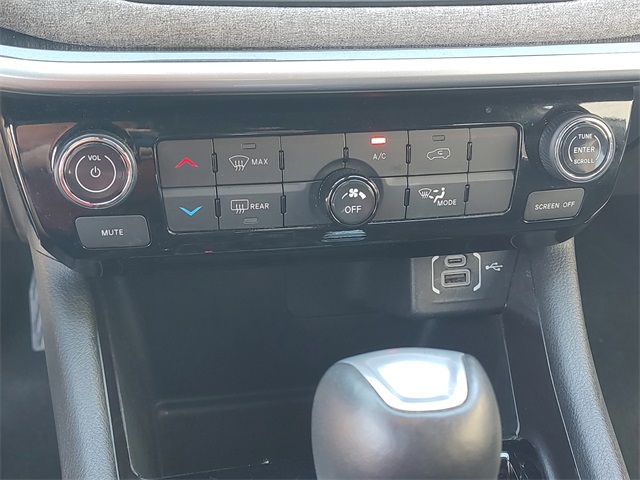 2024 Jeep Compass Latitude photo 17