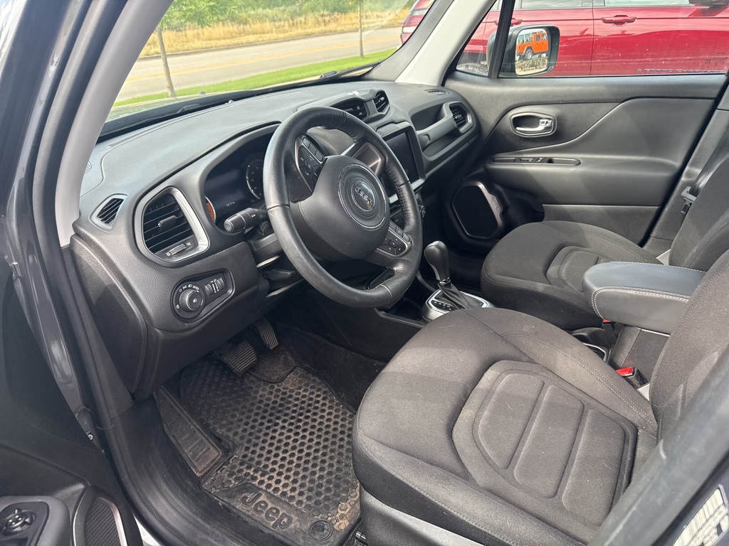2022 Jeep Renegade Latitude photo 3